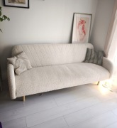 Sofa boucle kremowa Jysk Paradis rozkładana kanapa