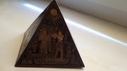 piramida z mosiądzem z egiptu