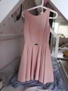 Sprzedam sukienkę w roz. S, łososiowy róż