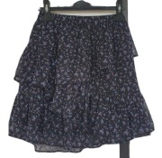 Spódniczka Stradivarius krótka mini granatowa w kwiatki z falbankami r. XS