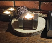 Świecznik w metalowych obejmach