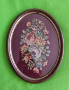 Kwiatowy Strażnik Harmonii – haft gobelinowy w owalnej ramie