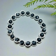 Bransoletka z kamieni obsydianu śnieżnego - talizman ochrony i oczyszczenia