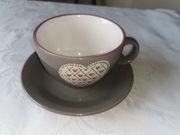 filiżanka ceramiczna z talerzykiem