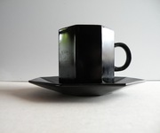 CZARNA FILIŻANKA ZE SPODECZKIEM  ARCOROC OCTIME