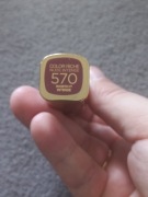 L'Oréal Paris Color Riche Nude Intense w odcieniu 570 Worth It Intense. 