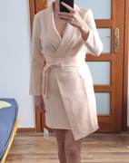 Beżowa sukienka wizytowa Bicotone 36 marynarkowa 