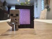 Kinder Joy kościotrup szary Minecraft