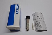 CZUJNIK FOTOELEKTRYCZNY ODBICIOWY OMRON E3F2-DS30B4-P1