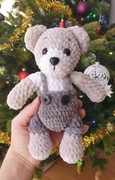Miś w spodenkach- maskotka szydełkowa amigurumi 