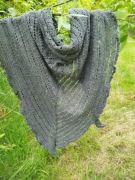 Szara chusta na szydełku – rękodzieło, boho, handmade, prezent, unikat