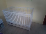 łóżeczko dziecięce z funkcją sofy