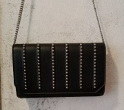 Reserved czarna mała kopertówka wizytowa