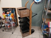 Szafka z półkami zrobiona ze starego Wózka Transportowego Industrial