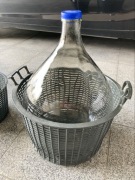 Balon do wina w plastikowym koszu 25 l