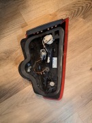 FORD MONDEO IV MK4 KOMBI LIFT LAMPA W KLAPĘ PRAWA TYŁ TYLNA