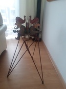 Stojak metalowy pod choinkę krasnale 