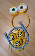 Gadżety Minionki: opaska na głowę, kosz na przyssawki, piłeczki