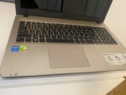 Laptop Asus X540 – Uszkodzony, nie włącza się ekran