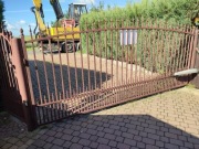 Brama wjazdowa jednoskrzydlowa z furtka, naped