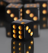 Czarne Kości ze złotymi kropkami