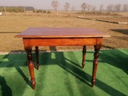 Stary stylowy stół z szufladą