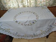 Ręcznie haftowany obrus śr.160