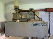 Dojarka z dwiema konwiami i strzykami 