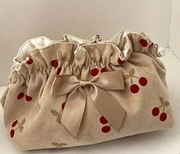 Kosmetyczka w wisienki 