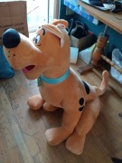 Wielki siedzący Scooby doo 