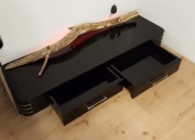 Czarny blat pianocraft z dwoma szufladami