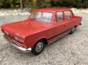 Stara zabawka PRL czz duży Fiat 125p lekko uszkodzony