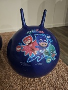 Piłka do skakania z uchwytami PJMASKS 