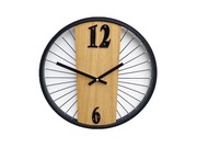 Zegar ścienny wykonany z kola i szprych rowerowych 