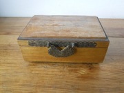 Duża drewniana szkatułka z okuciami ZOBACZ