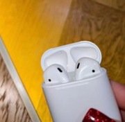 Słuchawki douszne bezprzewodowe Apple AirPods 2. Gen A2031 białe oryginalne
