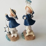 Figurki dziewczynek w stroju marynarskim żywica