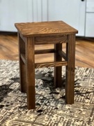 Dwa taborety drewniane kolor Dąb Wotan. 