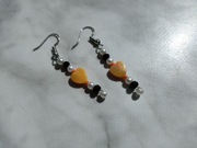 Kolczyki metalowe serduszka biało czarno pomarańczowe ręczna robótka 