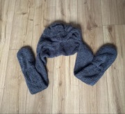 Fajna, ciepła czapka z szalikiem zakończonym rękawiczkami,