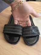 Sprzedam klapki guess 38