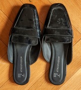 Czarne klapki mokasyny Atmosphere 40/41 7 9 lakierowane wsuwane loafer