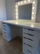 Toaletka z lustrem Hollywood i szufladami 