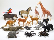 Figurki Schleich, 18 sztuk, krokodyl, kangur, żyrafa, hipopotam, papuga