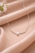 Srebrzysty naszyjnik z perłą | Delikatny łańcuszek damski | Nowy