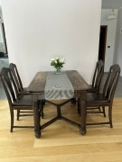 Secesyjny stół rozkładany z czterema krzesłami