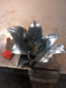 Metalowy kwiat lilia na zamówienie 