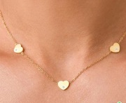 Wentynkowy zestaw dla niej. Naszyjnik serduszko i mydlane róże.