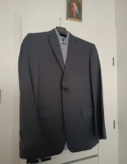 Męski granatowy garnitur z koszulą 