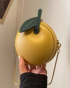 Torebka torebeczka mała mini cross body na zamek jabłko minimalistyczna 